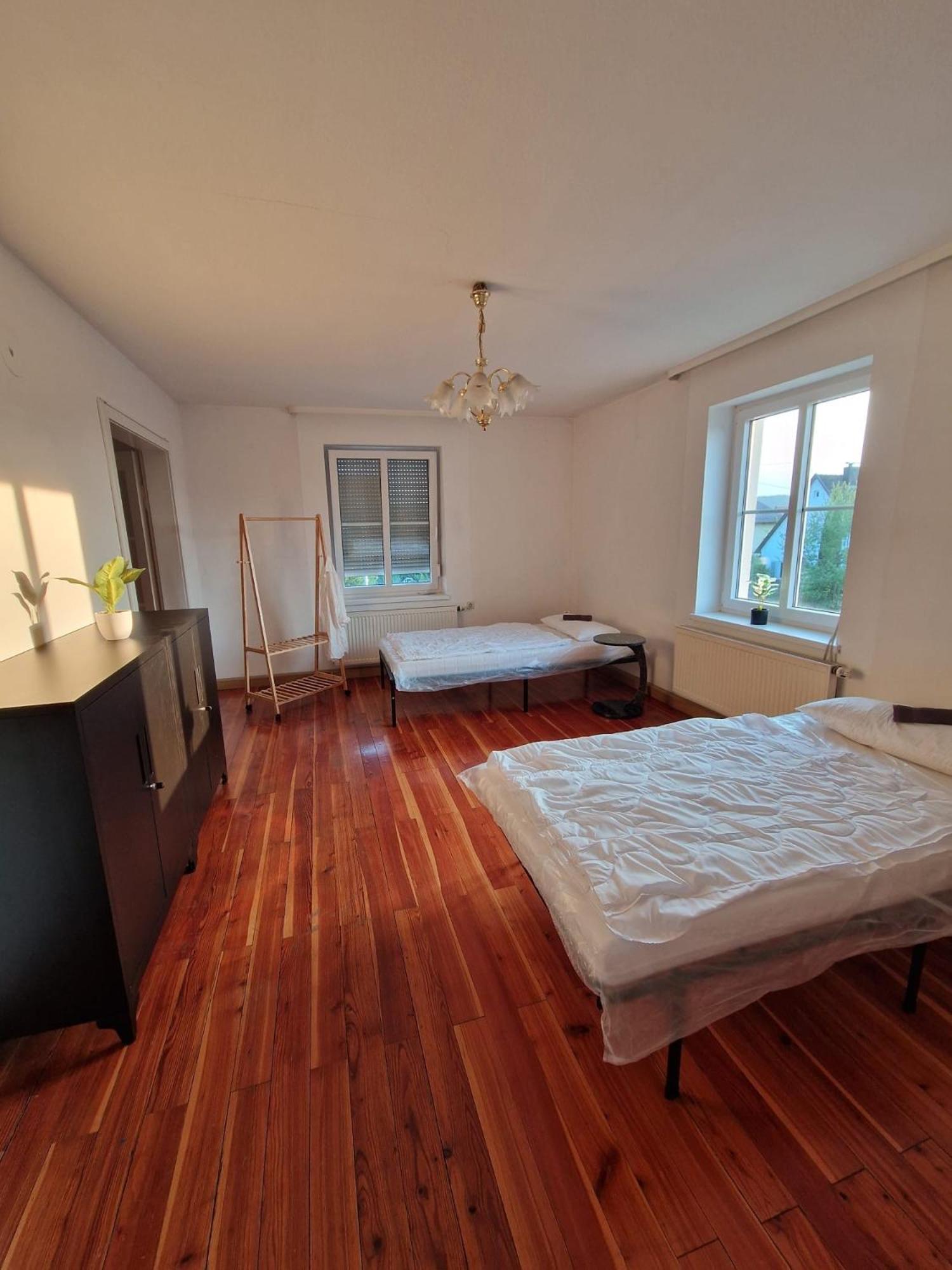 Schoene Wohnung Mit 6 Einzelbetten, Geeignet Fuer Monteure Winnenden Exterior foto