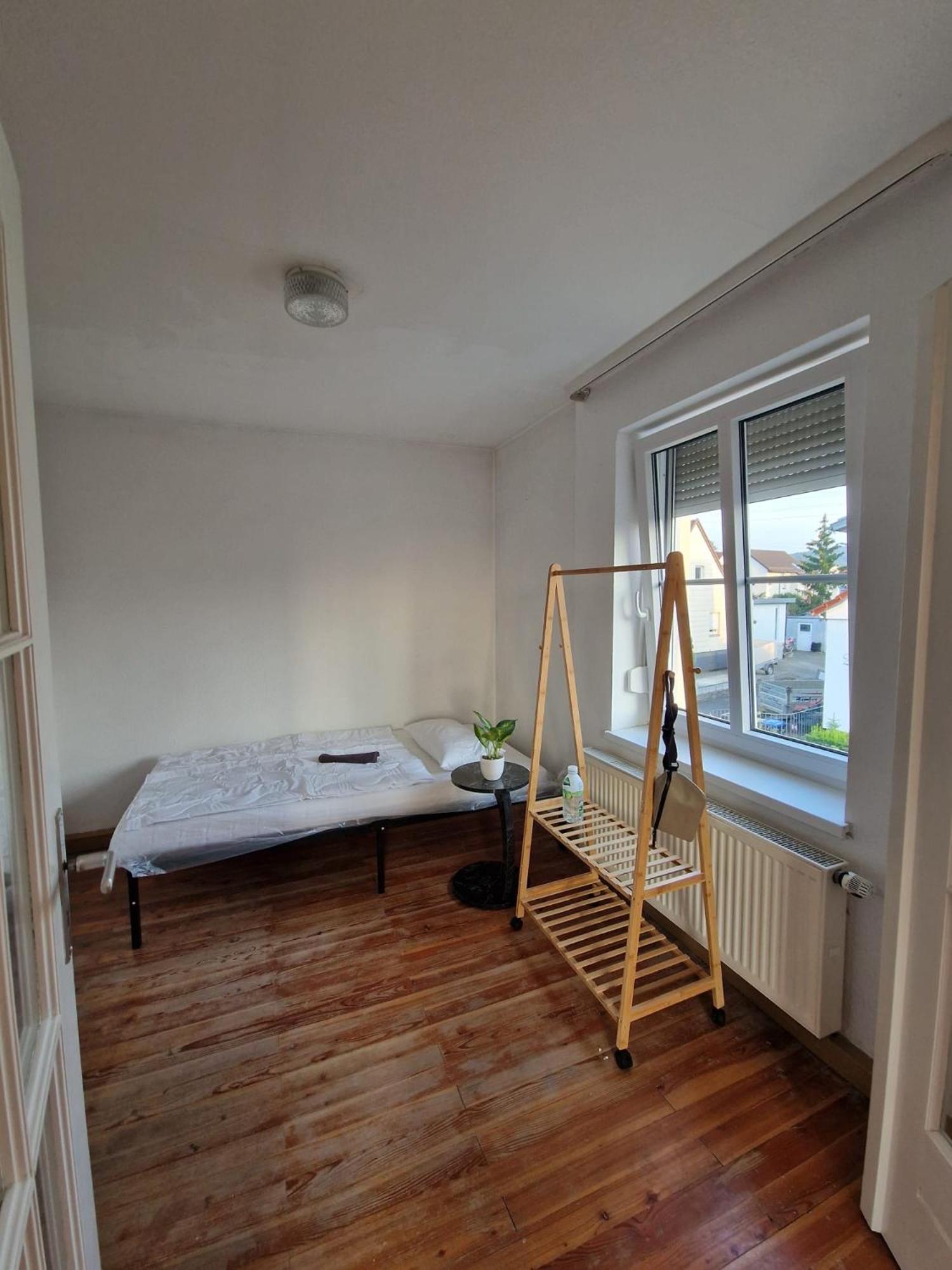 Schoene Wohnung Mit 6 Einzelbetten, Geeignet Fuer Monteure Winnenden Exterior foto